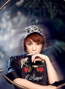 ​成熟御姐马丽优雅灵动魅力不凡艺术写真