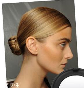 古铜色眼影配什么腮红 古铜色眼影配什么口红 古铜色眼影配什么腮红 古铜色眼影配什么口红