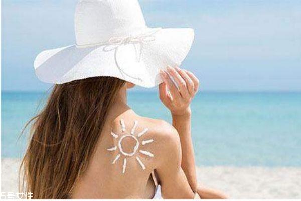 涂防晒霜的正确方式 涂防晒霜的4个误区 涂防晒霜的正确方式 涂防晒霜的4个误区