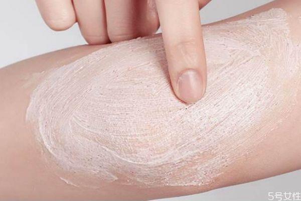 身体磨砂膏可以用在脸上吗 脸部磨砂膏可以用在身体上吗 身体磨砂膏可以用在脸上吗 脸部磨砂膏可以用在身体上吗