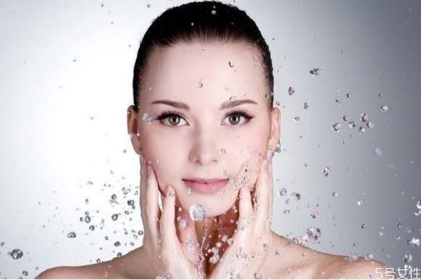 早上应不应该用洗面奶洗脸呢 早上洗脸要注意什么呢 早上应不应该用洗面奶洗脸呢 早上洗脸要注意什么呢