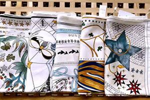 dior迪奥丝巾正品价格 一条丝巾也是你买不起的价格 dior迪奥丝巾正品价格 一条丝巾也是你买不起的价格