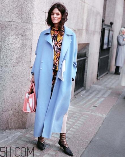 粉色包包配什么颜色衣服?粉色包包搭配服装图片 粉色包包配什么颜色衣服?粉色包包搭配服装图片