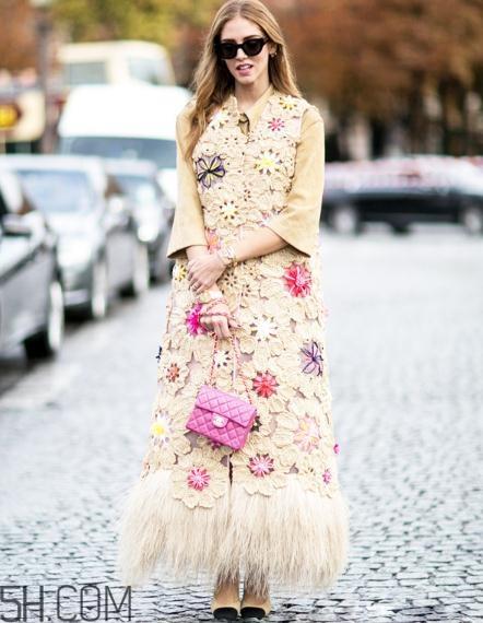 粉色包包配什么颜色衣服?粉色包包搭配服装图片 粉色包包配什么颜色衣服?粉色包包搭配服装图片