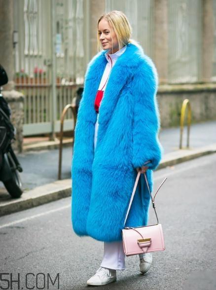 粉色包包配什么颜色衣服?粉色包包搭配服装图片 粉色包包配什么颜色衣服?粉色包包搭配服装图片