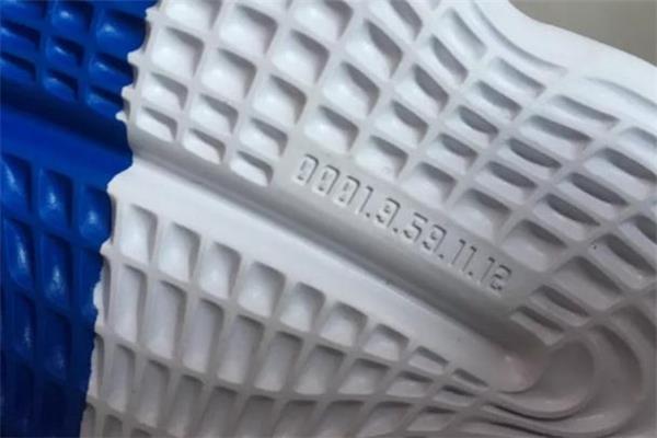 阿迪达斯哈登4黑银开箱测评 哈登4和哈登2哪个舒服 阿迪达斯哈登4黑银开箱测评 哈登4和哈登2哪个舒服