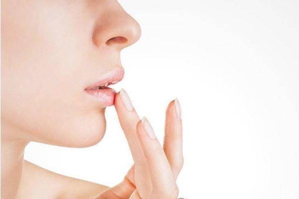 冬天脸出油怎么回事 冬天脸出油是油性皮肤吗 冬天脸出油怎么回事 冬天脸出油是油性皮肤吗