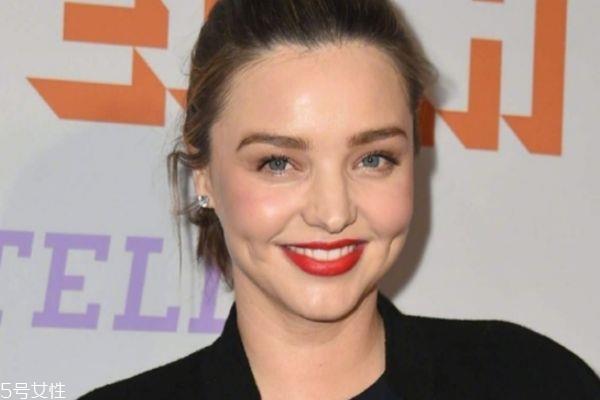 圆脸适合什么眉形 大圆脸适合什么眉毛