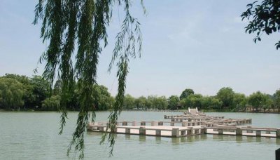 ​一什么石桥（一什么石桥架湖面两什么渔船在岸边联想到那些诗词）