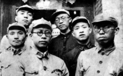 ​红军首位叛将陈浩，伟人“挥泪斩马谡”，为何在他身上覆盖军旗？