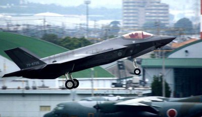 ​排水量26000吨，准航母“出云号”出动了，将来要搭载F-35