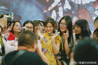 ​泰国女星李海娜AomSushar畅谈交谈男子并请粉丝关注电影《怨灵2》