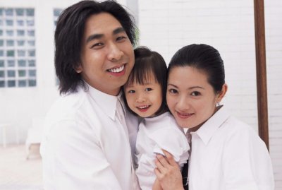 ​李丽珍视女儿为骄傲，24岁许倚榕颜值高身材高挑，多次受邀入行