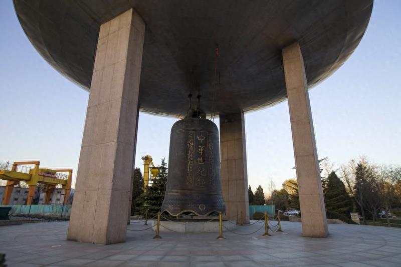 中华世纪坛，为迎接21世纪新千年而建的中国第一座世界艺术博物馆