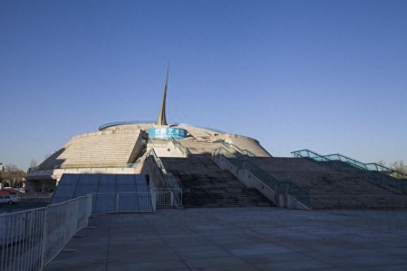 中华世纪坛，为迎接21世纪新千年而建的中国第一座世界艺术博物馆