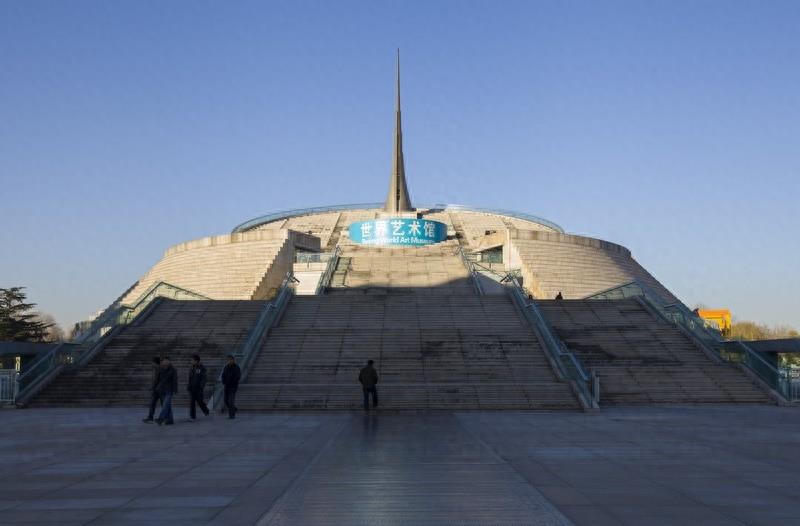 中华世纪坛，为迎接21世纪新千年而建的中国第一座世界艺术博物馆