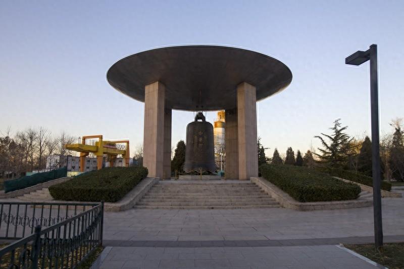 中华世纪坛，为迎接21世纪新千年而建的中国第一座世界艺术博物馆