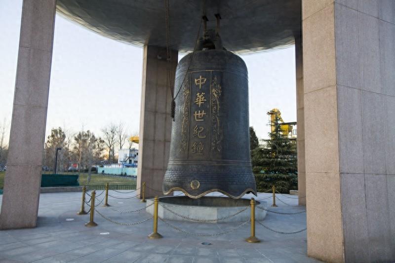 中华世纪坛，为迎接21世纪新千年而建的中国第一座世界艺术博物馆