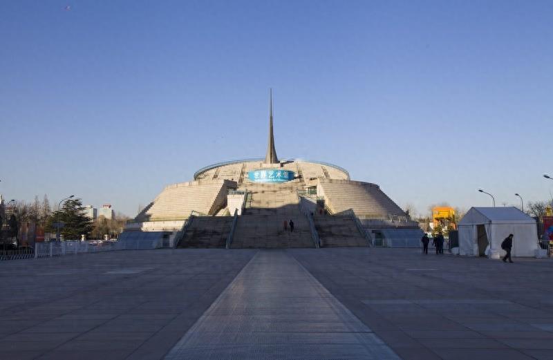 中华世纪坛，为迎接21世纪新千年而建的中国第一座世界艺术博物馆