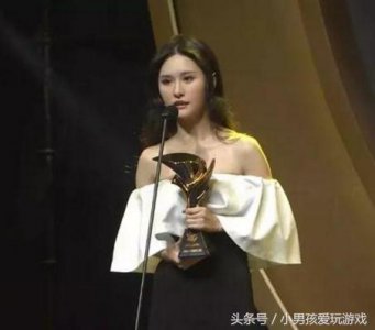 ​阿冷斗鱼圣典被网友称换头了真丑，其强势调侃建议购买同款摄像头