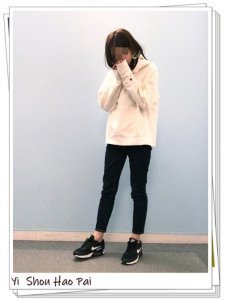 ​白色连帽卫衣就可以乱搭？学学这些日系穿搭吧，不太随意的优雅感