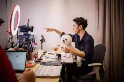 ​“口红一哥”李嘉琪，从众多主播中脱颖而出，成为人生赢家