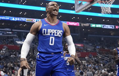 ​火爆对决！快船掀翻魔术，哈登瞩目乔治，威少疯狂单节16分！