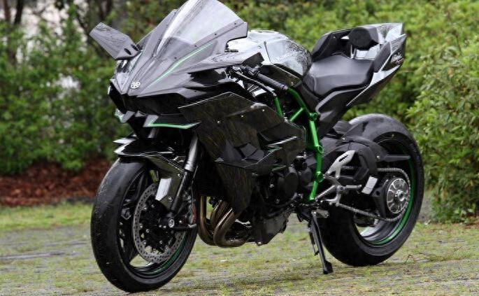 高清壁纸：川崎H2R和川崎H2，暴力美学！