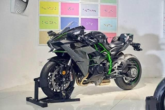 高清壁纸：川崎H2R和川崎H2，暴力美学！