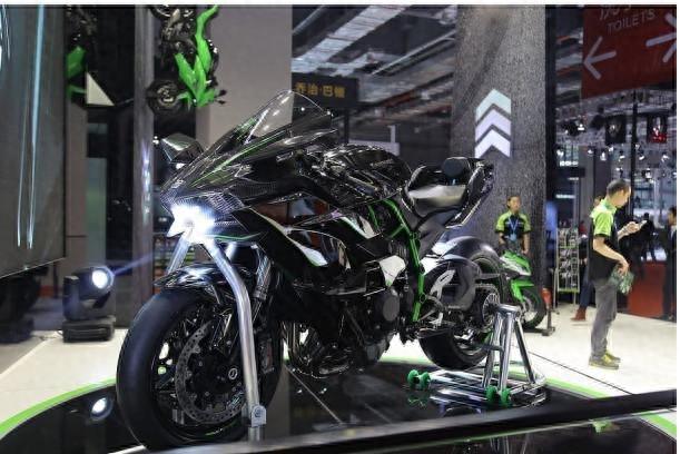 高清壁纸：川崎H2R和川崎H2，暴力美学！