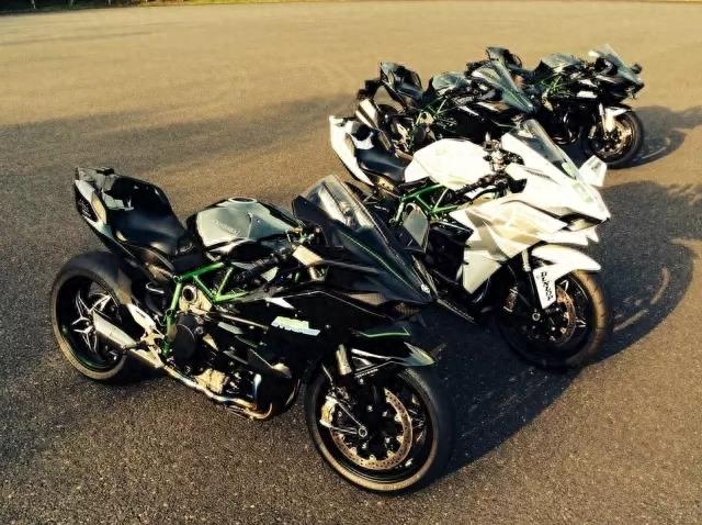 高清壁纸：川崎H2R和川崎H2，暴力美学！