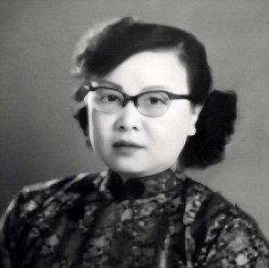 ​秦曼云叛逃台湾，32年后回来探亲，中央派她昔日同窗王鹤寿接待