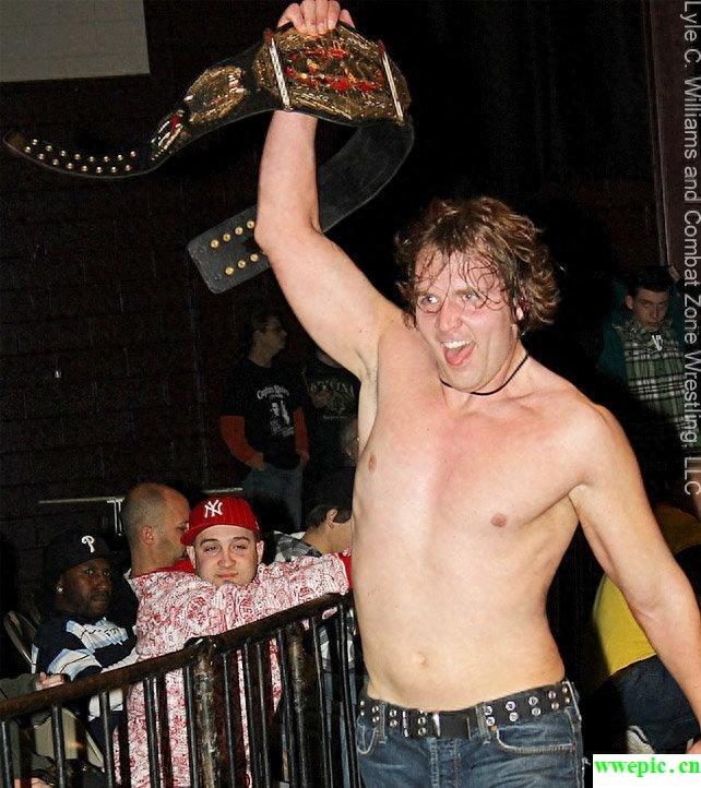 WWE的值得当兄弟的疯小子-迪安·安布罗斯