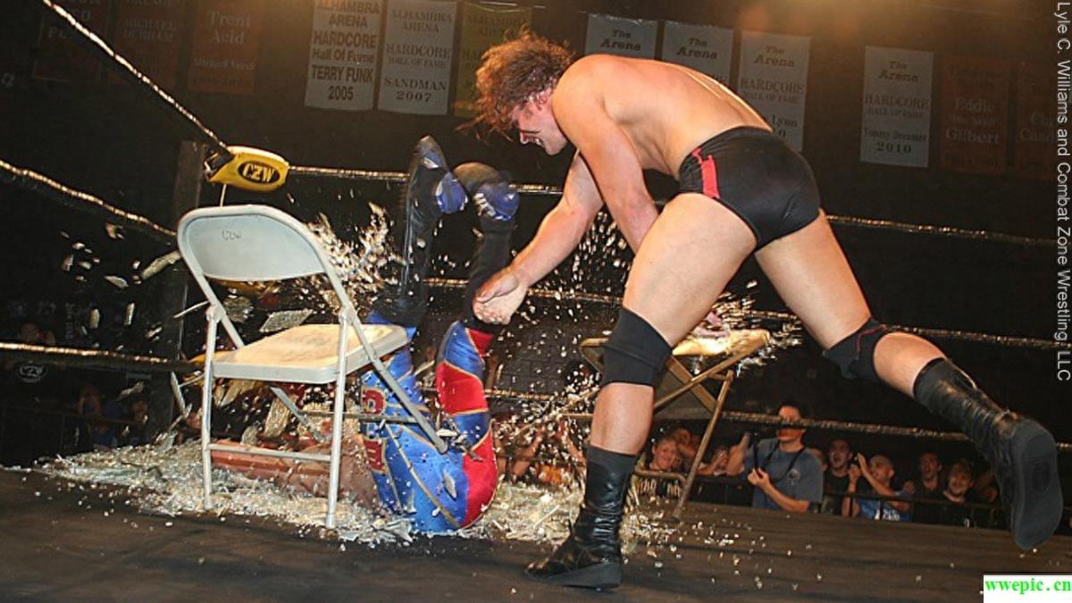 WWE的值得当兄弟的疯小子-迪安·安布罗斯