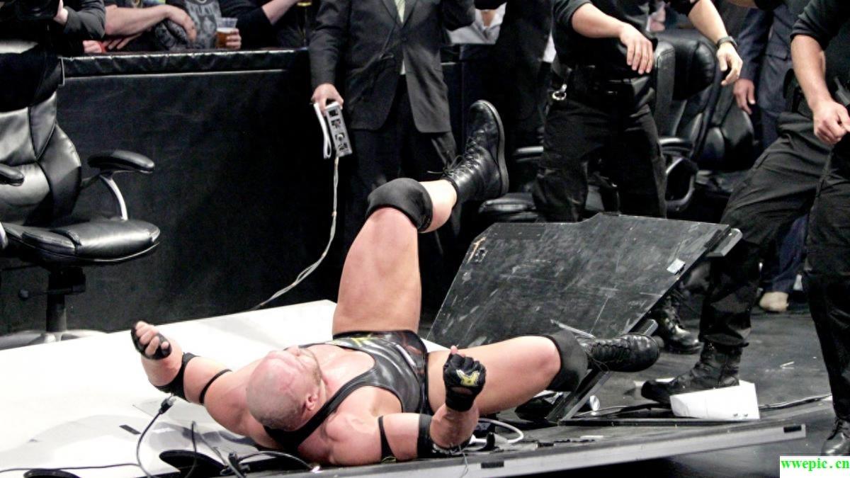 WWE的值得当兄弟的疯小子-迪安·安布罗斯