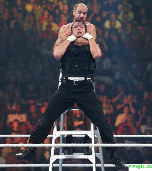 WWE的值得当兄弟的疯小子-迪安·安布罗斯