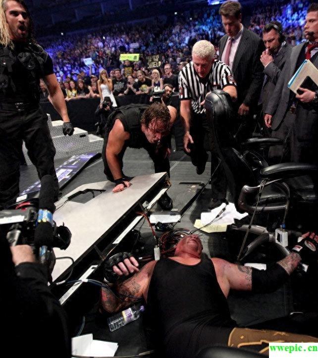 WWE的值得当兄弟的疯小子-迪安·安布罗斯