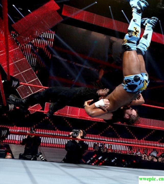 WWE的值得当兄弟的疯小子-迪安·安布罗斯