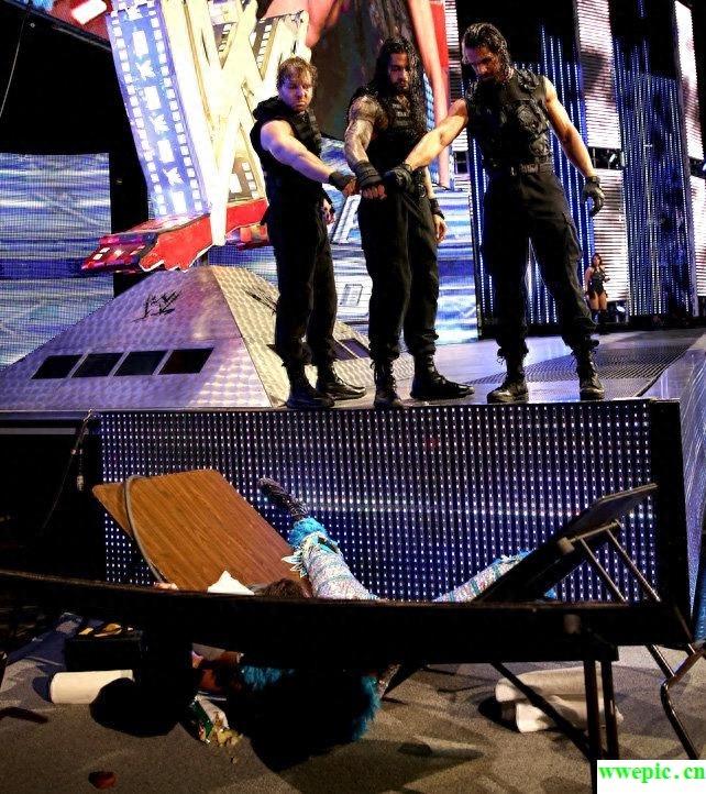 WWE的值得当兄弟的疯小子-迪安·安布罗斯