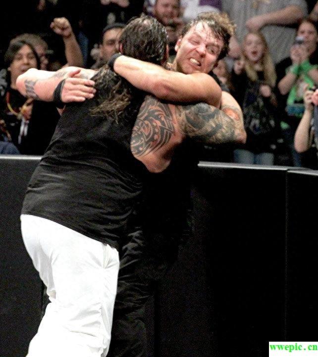 WWE的值得当兄弟的疯小子-迪安·安布罗斯