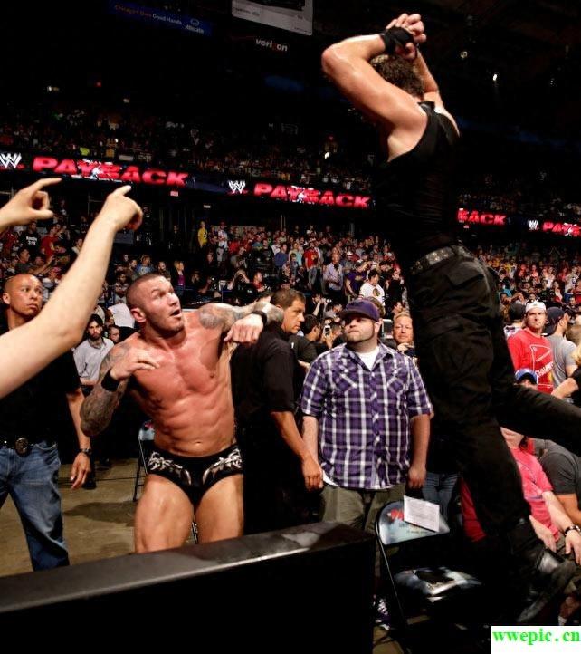 WWE的值得当兄弟的疯小子-迪安·安布罗斯