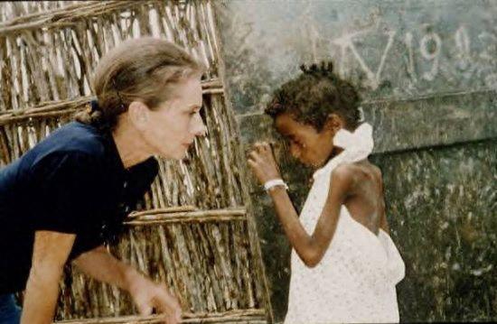 老照片：奥黛丽·赫本的晚年，把慈爱献给了贫困地区的儿童