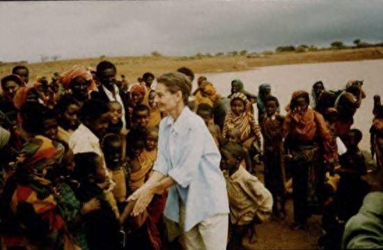 老照片：奥黛丽·赫本的晚年，把慈爱献给了贫困地区的儿童