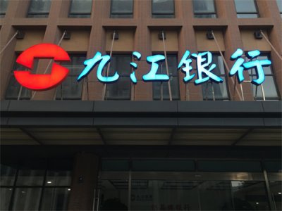 ​29岁大专学历挂职副县长？升迁信息不能语焉不详