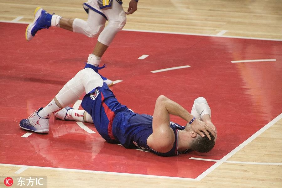 格里芬遭肘击脑震荡！久久未能起身还出现抽搐