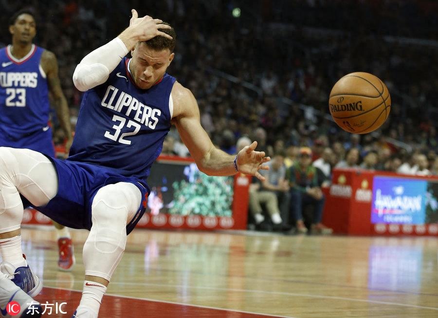 格里芬遭肘击脑震荡！久久未能起身还出现抽搐