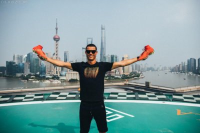 ​C罗中国行韩国行对比，简直一个天上一个地下