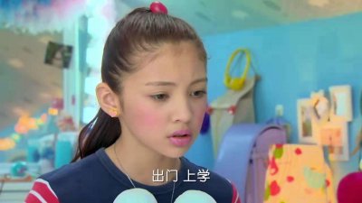 ​她演过迪丽热巴的妹妹，因《舞法天女》而出名，如今15岁太美了
