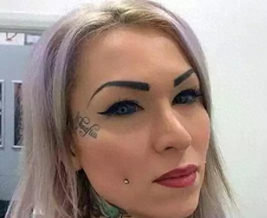 这个国外蛇精女,认为自己上辈子是蛇,不惜花重金多次整容