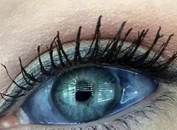 这个国外蛇精女,认为自己上辈子是蛇,不惜花重金多次整容